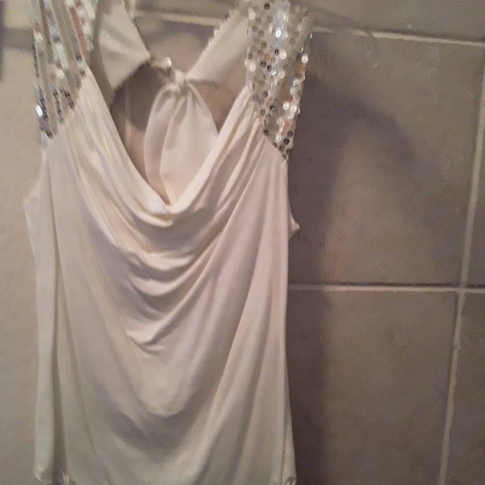 NEW MEDIUM SIZE CREAM COLOR WITH SEQUINS TOP BY INTUITION